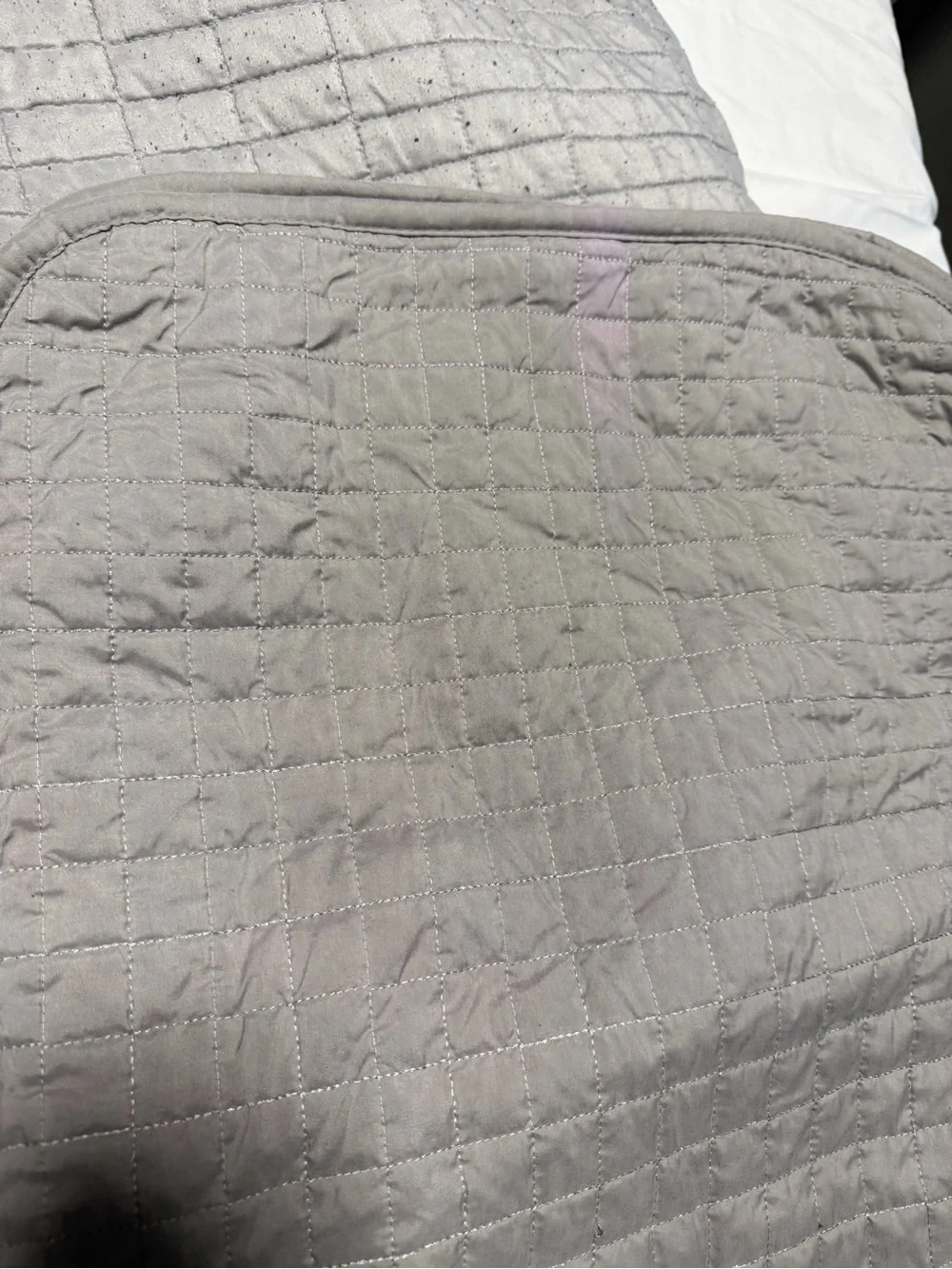 Gray Quilted Bedspread – Modern Lightweight Comfort